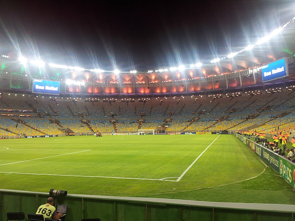 Estadio Couto Pereira en noche de partido